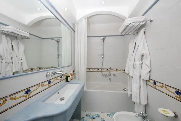 Standard Tek Büyük veya İki Ayrı Yataklı Oda, Balkon, Bahçe Manzaralı