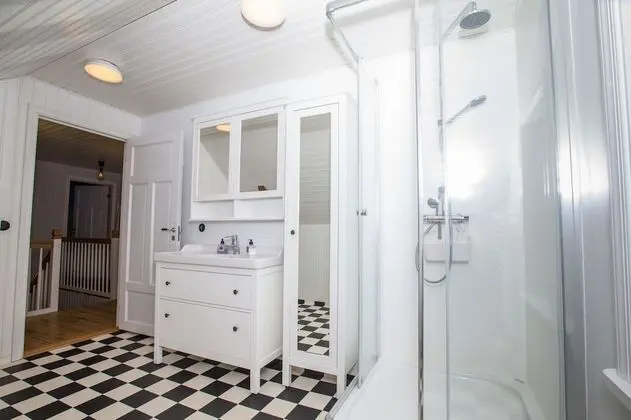 Tek Büyük Yataklı Oda, Ortak Banyo