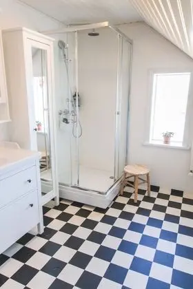 Tek Büyük Yataklı Oda, Ortak Banyo