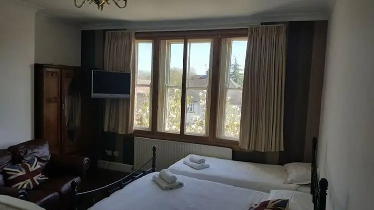 Üç Kişilik Oda