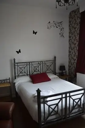 Üç Kişilik Oda