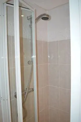 Üç Kişilik Oda