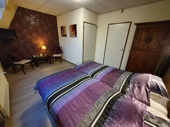 Tek Büyük veya İki Ayrı Yataklı Oda, 2 Tek Kişilik Yatak, Sigara İçilmez