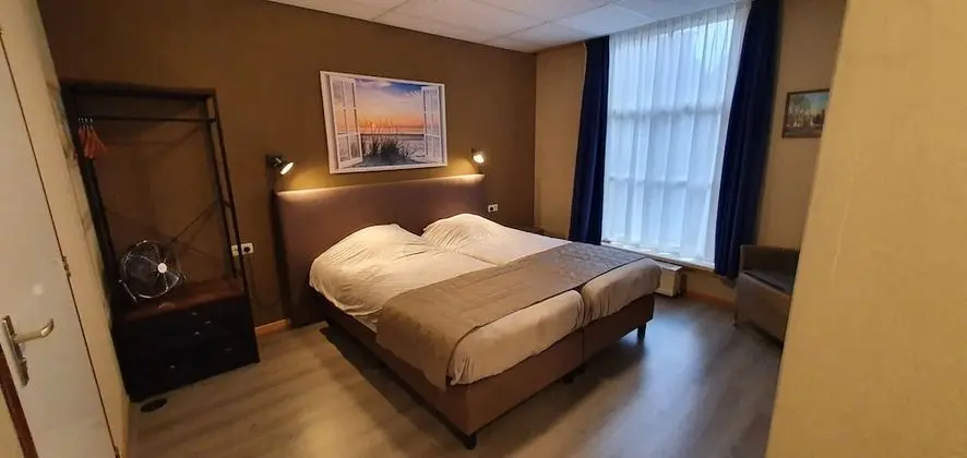Tek Büyük veya İki Ayrı Yataklı Oda, 2 Tek Kişilik Yatak, Sigara İçilmez
