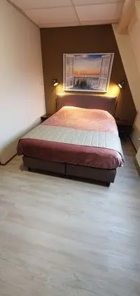 Tek Büyük veya İki Ayrı Yataklı Oda, 2 Tek Kişilik Yatak, Sigara İçilmez