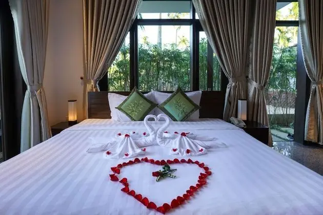 Luxury Süit, Havuz Manzaralı