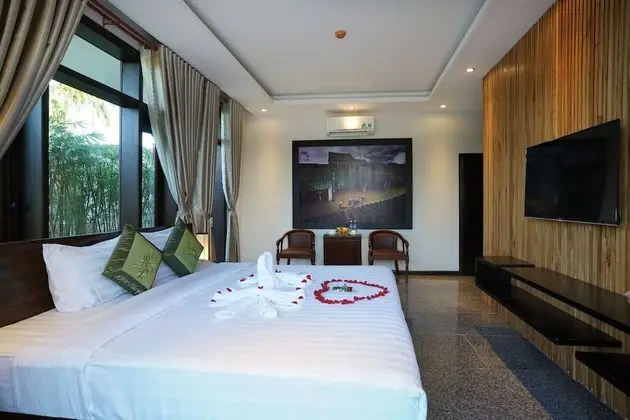 Luxury Süit, Havuz Manzaralı