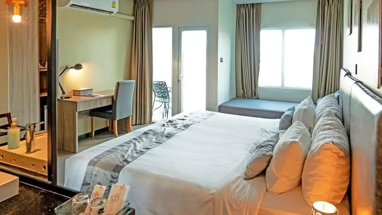 Superior Tek Büyük Yataklı Oda, 1 Çift Kişilik Yatak, Balkon, Şehir Manzaralı