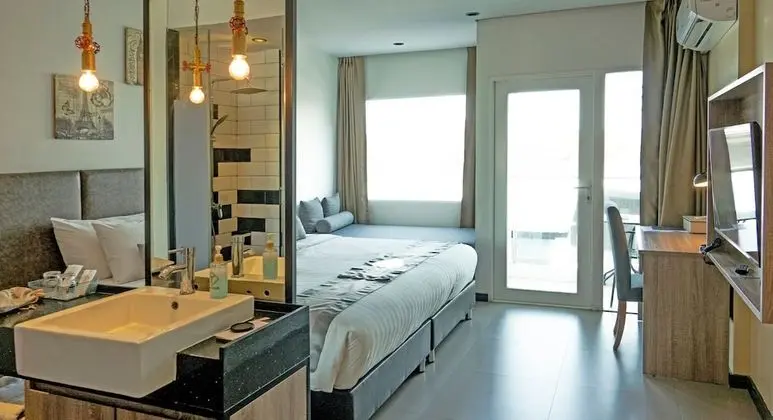 Superior Tek Büyük Yataklı Oda, 1 Çift Kişilik Yatak, Balkon, Şehir Manzaralı