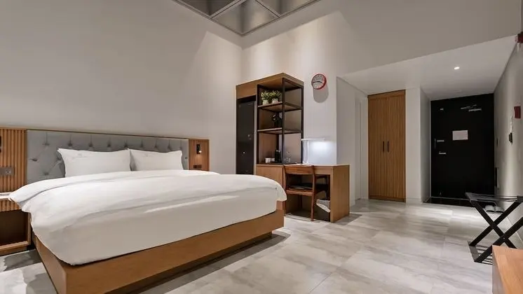 Premium Tek Büyük Yataklı Oda