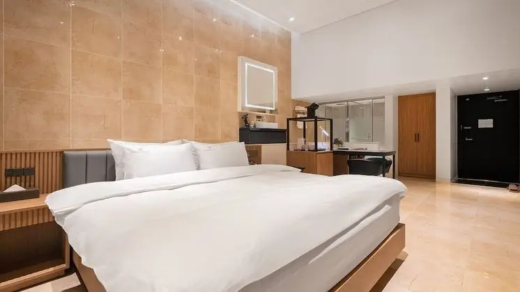 Premium Tek Büyük Yataklı Oda