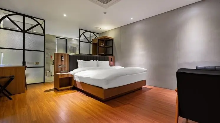 Standard Tek Büyük Yataklı Oda