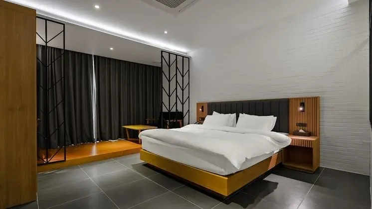 Standard Tek Büyük Yataklı Oda