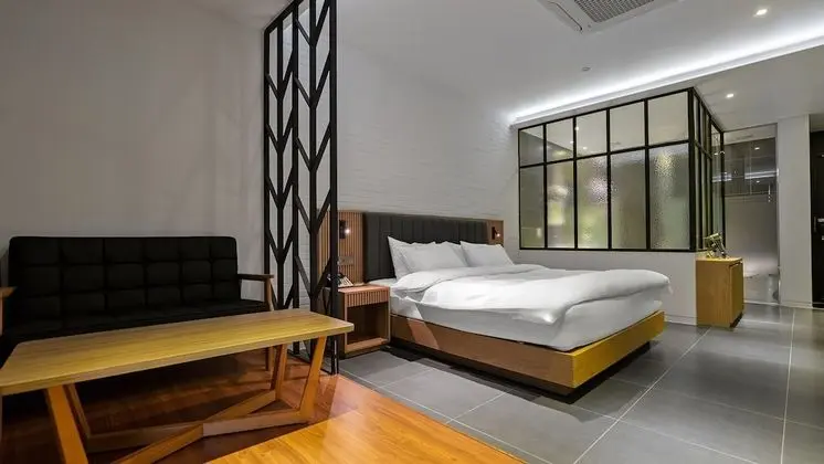 Standard Tek Büyük Yataklı Oda