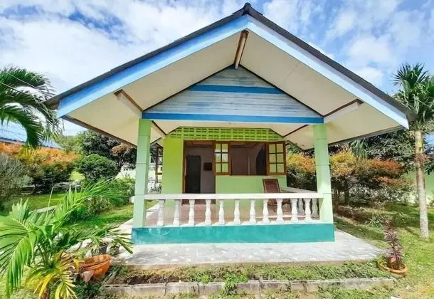 Bungalow with Garden View