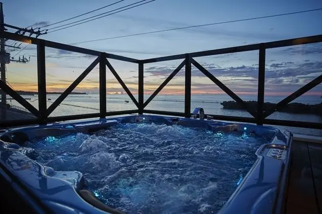 Ev (Made Ocean Front Private VacationHome)