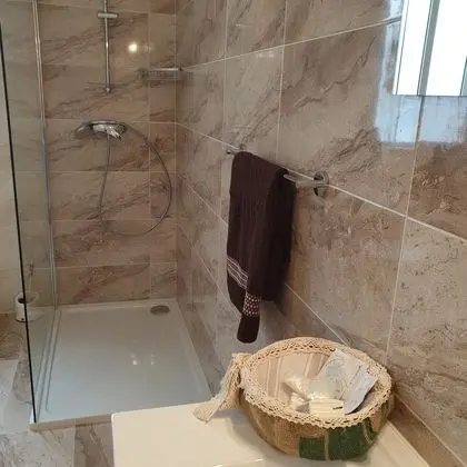 Family Oda, Ortak Banyo, Şehir Manzaralı