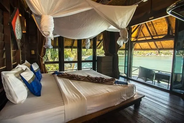 Good sea view bungalow