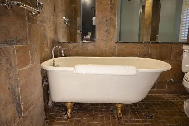 Oda, 1 Büyük (Queen) Boy Yatak, Özel Banyo