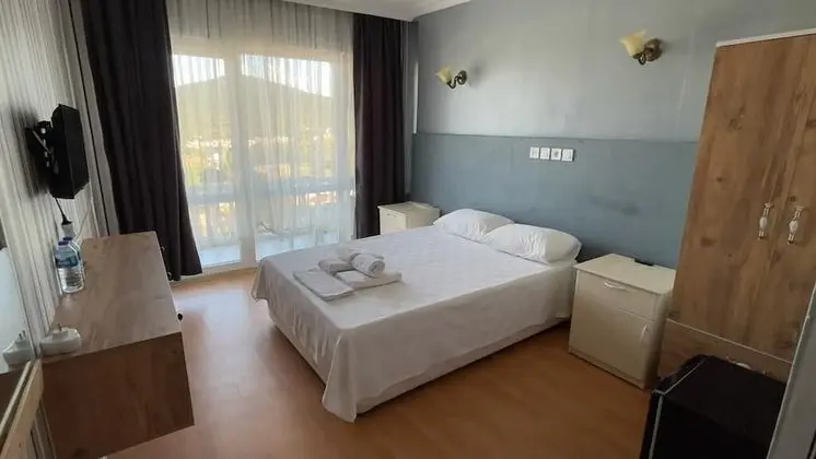 Standard Tek Büyük veya İki Ayrı Yataklı Oda, Deniz Manzaralı