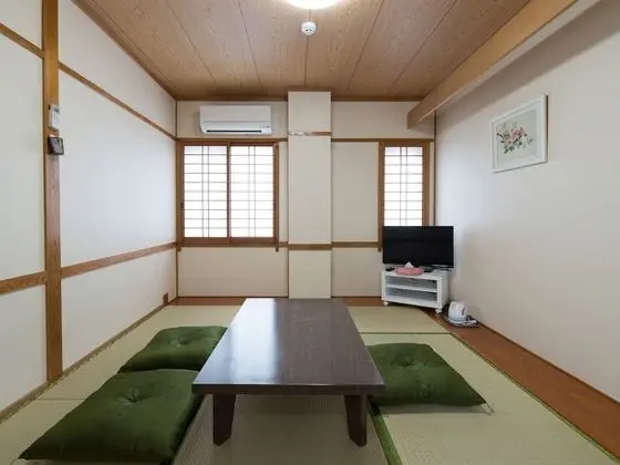Oda, Sigara İçilmez, Ortak Banyo (Japanese Style Room for 3 People)