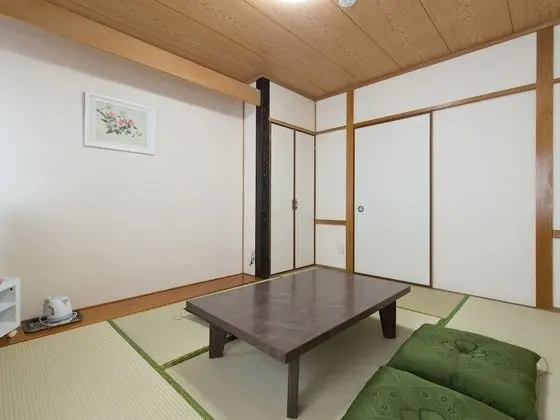 Oda, Sigara İçilmez, Ortak Banyo (Japanese Style Room for 3 People)