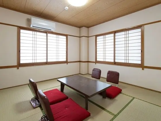 Oda, Sigara İçilmez, Ortak Banyo (Japanese Style Room for 4 People)
