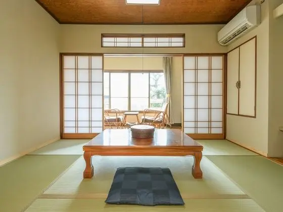 Traditional Üç Kişilik Oda, Ortak Banyo (Japanese Style)