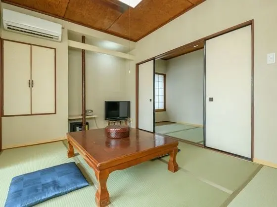 Traditional Üç Kişilik Oda, Ortak Banyo (Japanese Style)