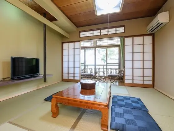 Traditional Üç Kişilik Oda, Ortak Banyo (Japanese Style)