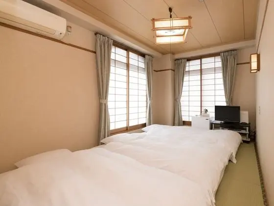 Traditional Üç Kişilik Oda, Sigara İçilebilir (Japanese Style)