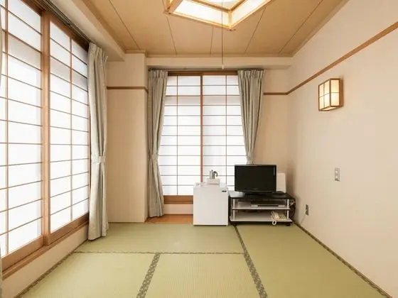 Traditional Üç Kişilik Oda, Sigara İçilebilir (Japanese Style)
