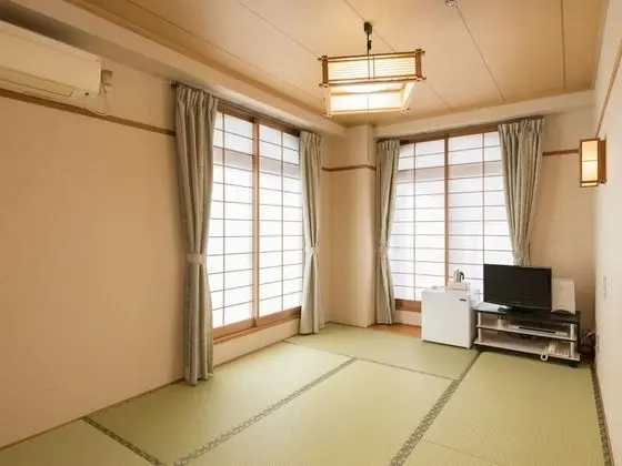 Traditional Üç Kişilik Oda, Sigara İçilebilir (Japanese Style)