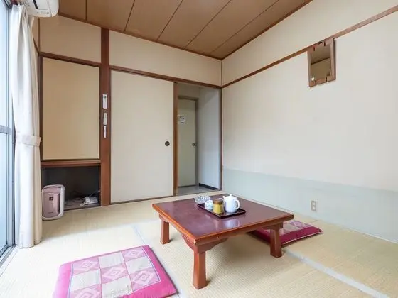 Üç Kişilik Oda, Sigara İçilebilir, Ortak Banyo (Japanese)