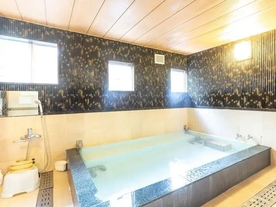 Üç Kişilik Oda, Sigara İçilebilir, Ortak Banyo (Japanese)