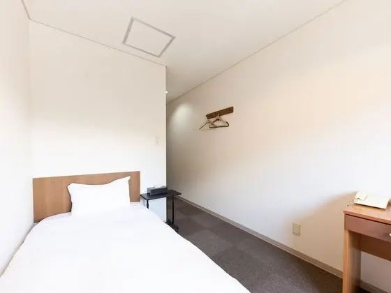 Tek Kişilik Oda, Sigara İçilmez, Ortak Banyo