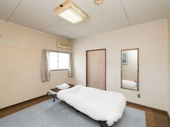 Tek Kişilik Oda, Sigara İçilebilir, Ortak Banyo