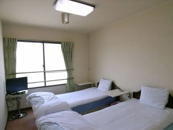 İki Ayrı Yataklı Oda, Ortak Banyo