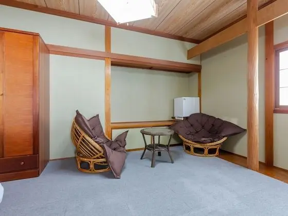 Dört Kişilik Oda, Sigara İçilmez, Ortak Banyo