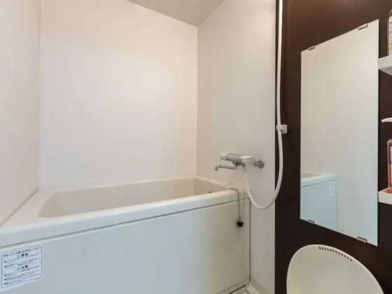 Dört Kişilik Oda, Sigara İçilmez, Ortak Banyo