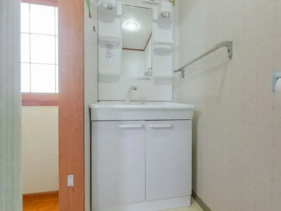 Dört Kişilik Oda, Sigara İçilmez, Ortak Banyo