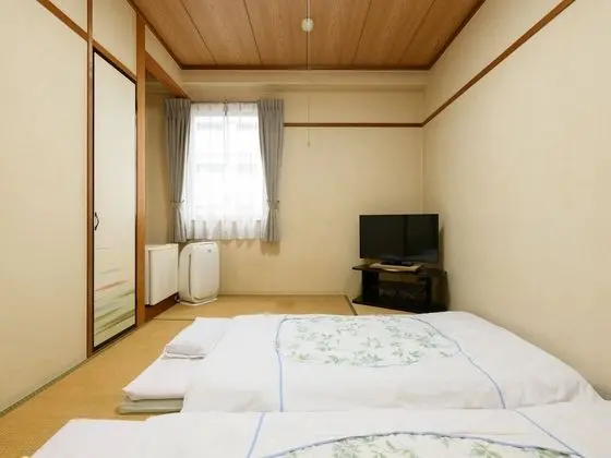 Traditional İki Ayrı Yataklı Oda, Sigara İçilebilir (Japanese Style with Shared Washroom)