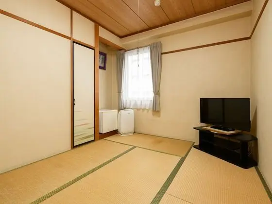 Traditional İki Ayrı Yataklı Oda, Sigara İçilebilir (Japanese Style with Shared Washroom)