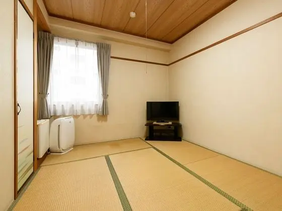 Traditional İki Ayrı Yataklı Oda, Sigara İçilebilir (Japanese Style with Shared Washroom)