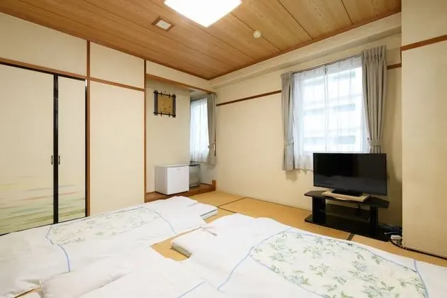 Traditional Üç Kişilik Oda, Sigara İçilmez (Japanese Style with Shared Washroom)