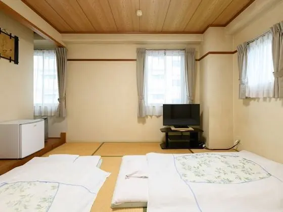 Traditional Üç Kişilik Oda, Sigara İçilmez (Japanese Style with Shared Washroom)