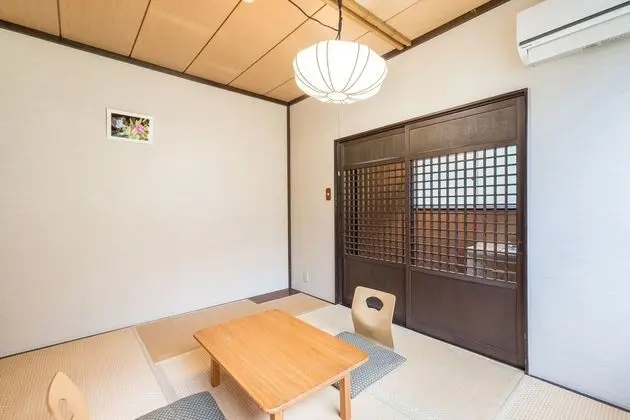Traditional Üç Kişilik Oda, Sigara İçilmez (JP style,Shared Washroom)