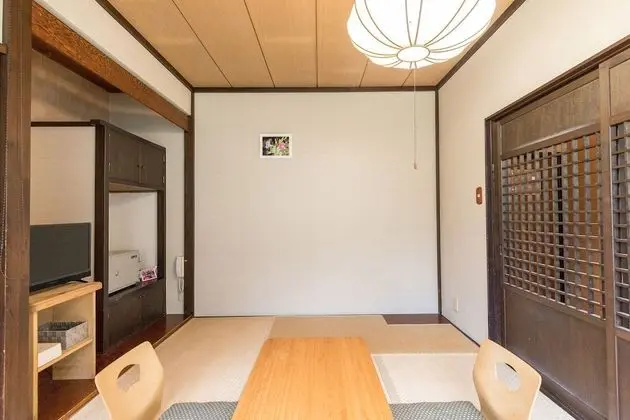 Traditional Üç Kişilik Oda, Sigara İçilmez (JP style,Shared Washroom)
