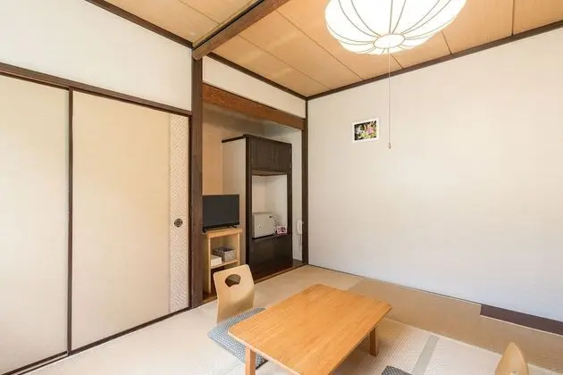 Traditional Üç Kişilik Oda, Sigara İçilmez (JP style,Shared Washroom)