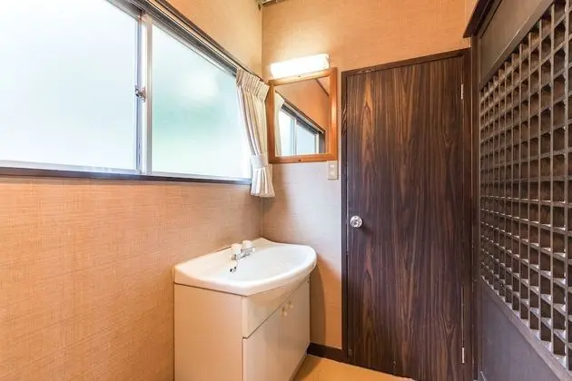Traditional Üç Kişilik Oda, Sigara İçilmez (JP style,Shared Washroom)